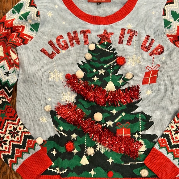 Ugly Christmas Sweater Light it Up Sz M NWOT Christmas tree Tinsel - Picture 11 of 11